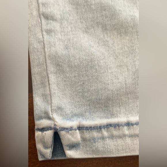 Ladies Size Small Tall Diane Gilman Pull On Light Washed Jean Capris - Picture 2 of 16